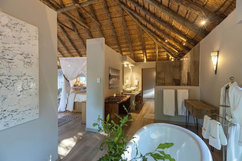 Presidential Double Room | Bathroom | Separate tub and shower, deep soaking tub, free toiletries, hair dryer