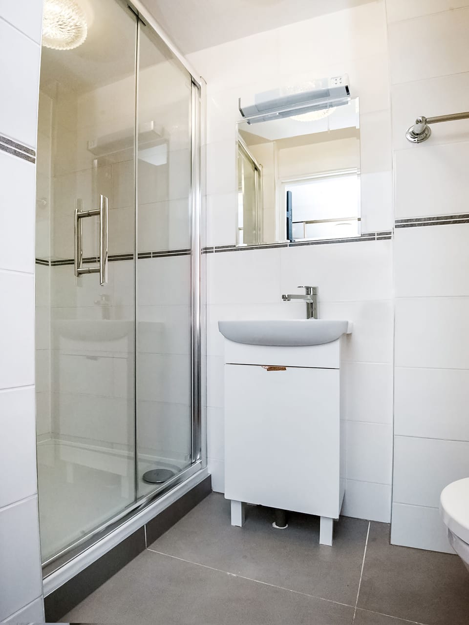 Shower, free toiletries, hair dryer, towels