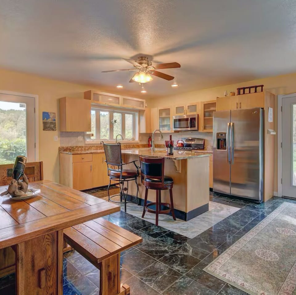 Dining area in kitchen