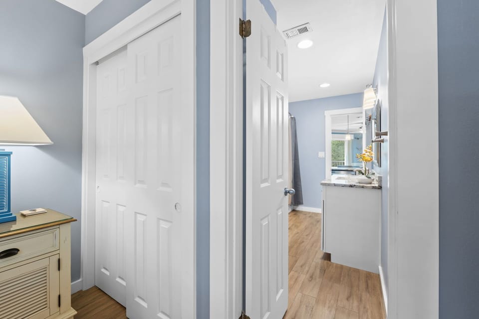 Queen Room with easy access to Bathroom.