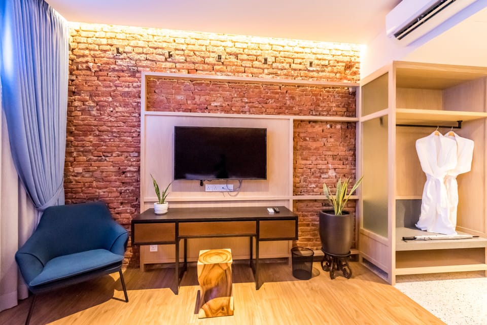 In-room safe, desk, iron/ironing board, free WiFi