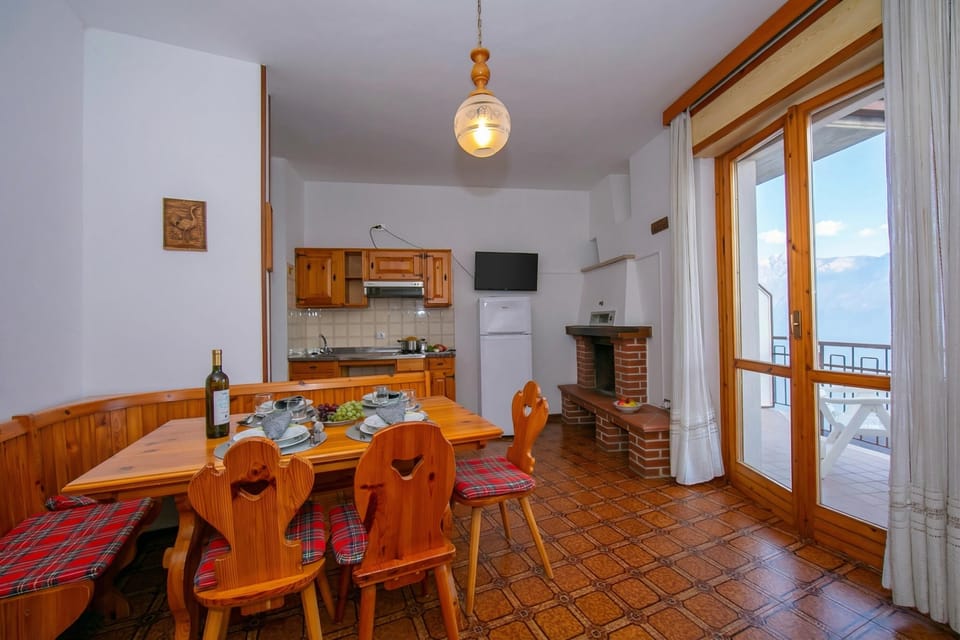 The living room with dining table, TV and access to the balcony