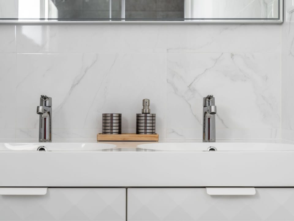 Tap, Plumbing Fixture, Rectangle, Cabinetry, Interior Design, Bathroom Cabinet, Shelving, Architecture, Countertop