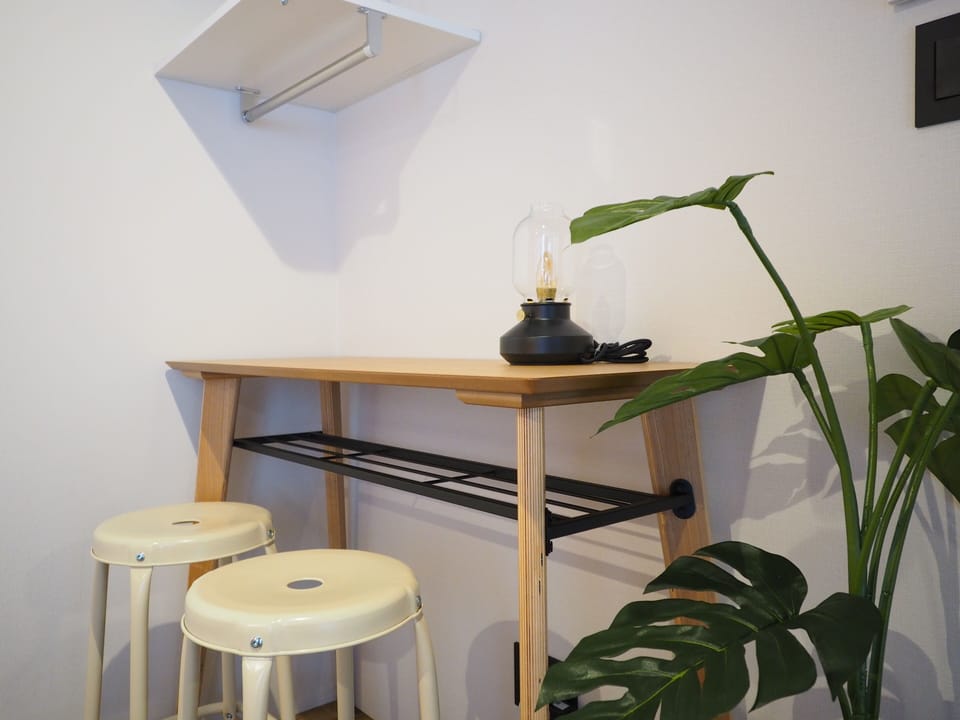 Deluxe Twin Room | Desk, laptop workspace, iron/ironing board, free WiFi