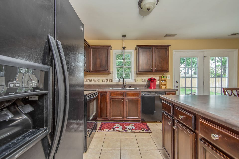 House, 3 Bedrooms, 2 Bathrooms | Private kitchen | Microwave, coffee/tea maker