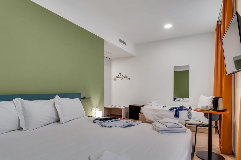Triple Room | Free WiFi, bed sheets