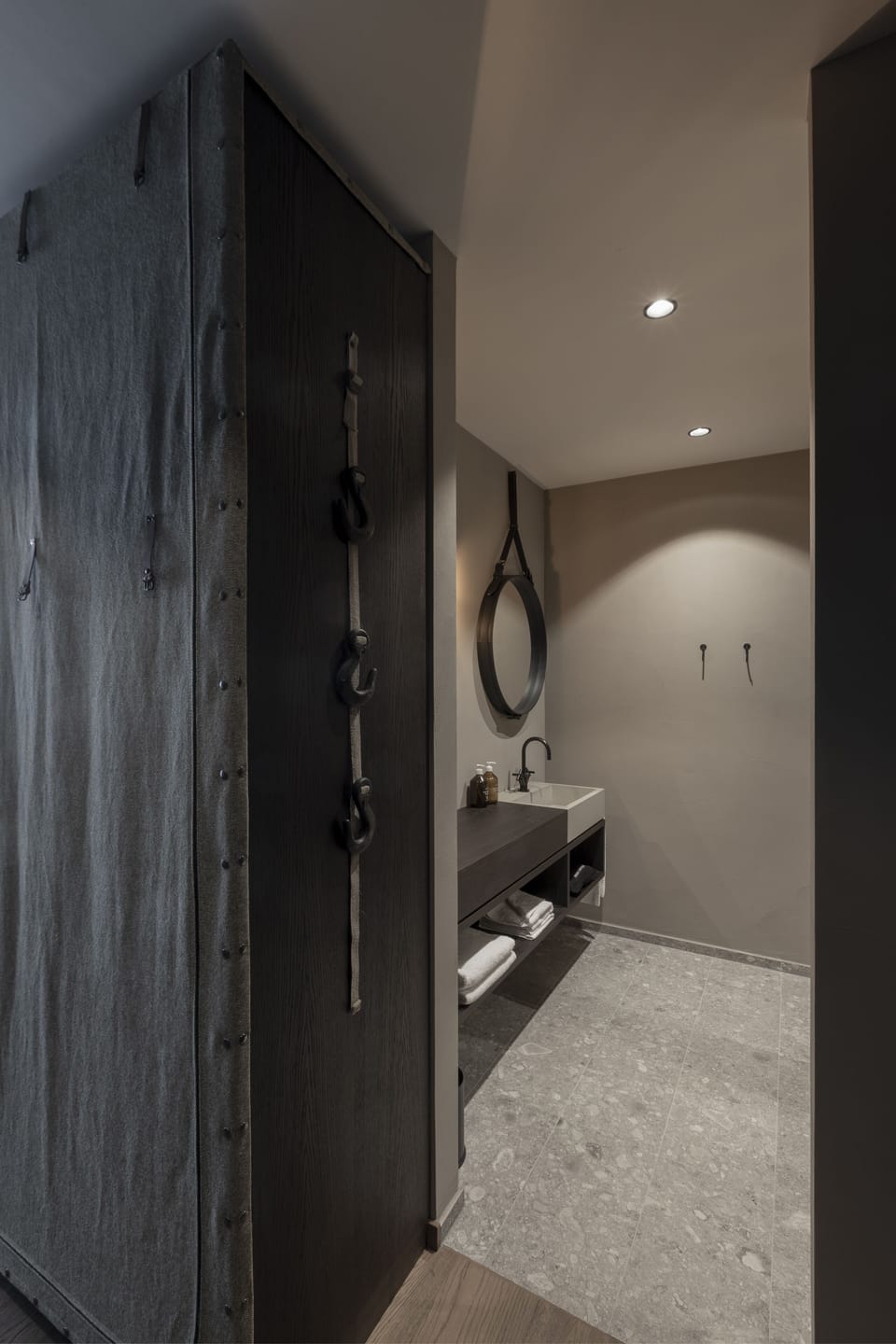 Nomad M | Bathroom | Shower, hair dryer, bathrobes, slippers