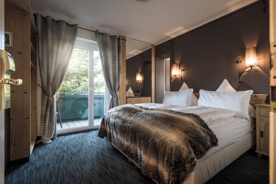 Standard Double or Twin Room | Down comforters, in-room safe, individually decorated