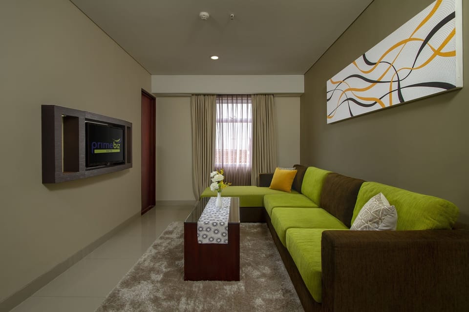 Bizness Suite | Living room | 32-inch LED TV with cable channels, TV