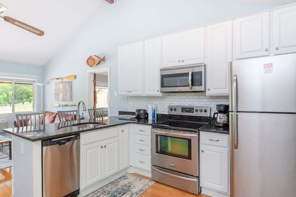 This kitchen has everything you need to make a quick snack or multi course meal.