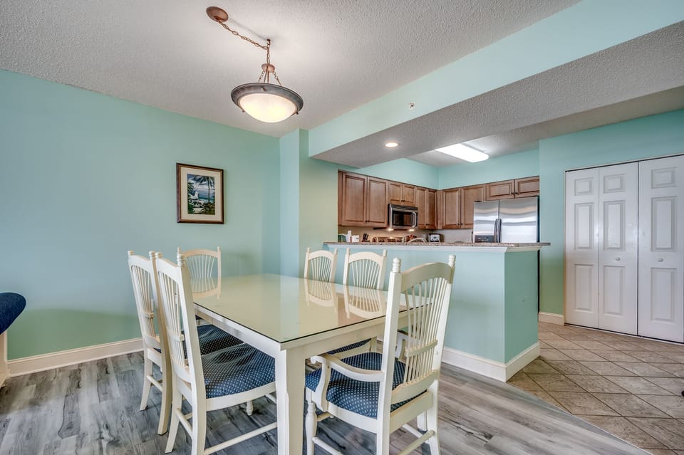 Seating for six at the dining table