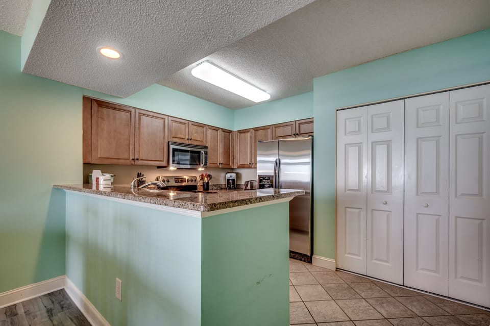 Full kitchen