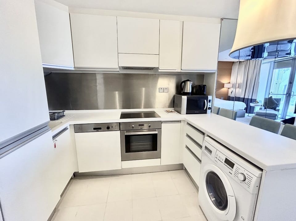 Apartment (0 Bedroom) | Private kitchen | Dishwasher