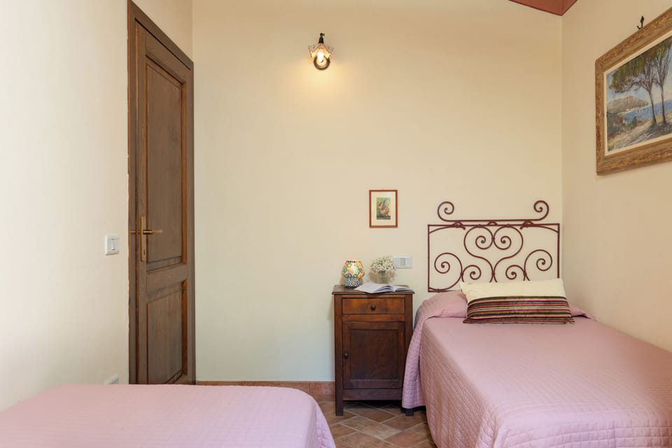 House | 2 bedrooms, iron/ironing board, free WiFi, bed sheets