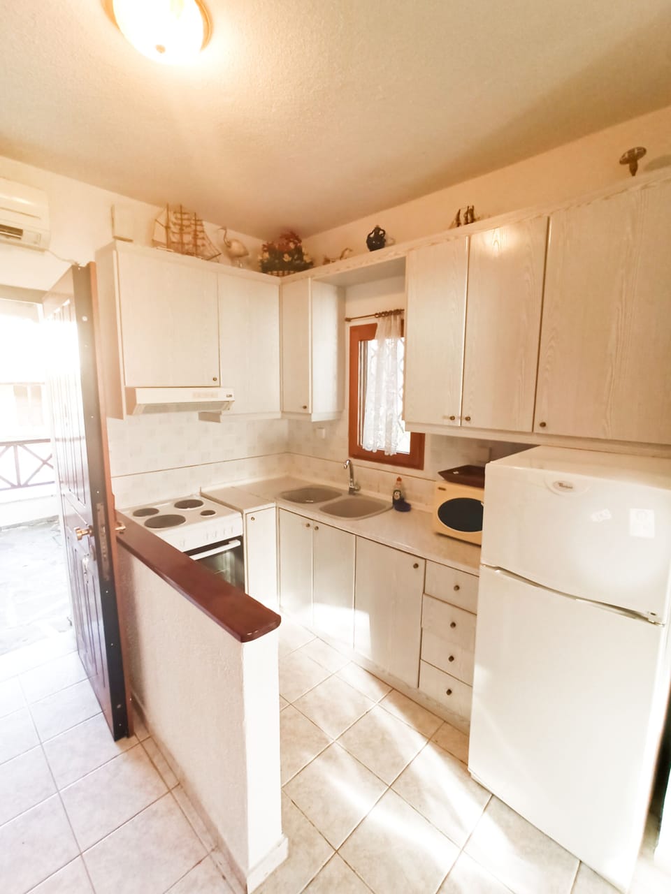 Family Duplex | Private kitchen | Fridge, microwave, oven, stovetop