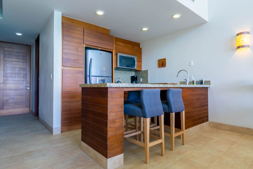 Fully equipped kitchen with purified drinking water.