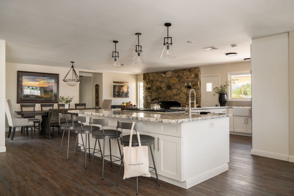 Breakfast bar in the kitchen.