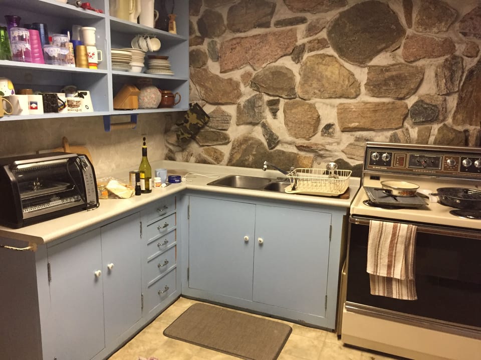 Fully stocked kitchen with place settings for everyone.