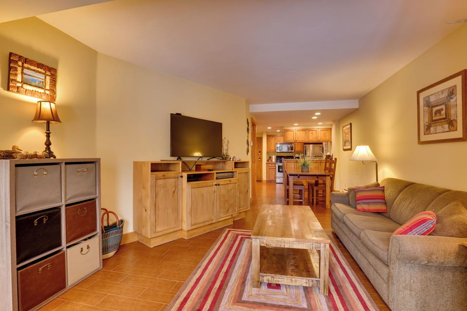 Interior | Open Floor Plan | Free WiFi