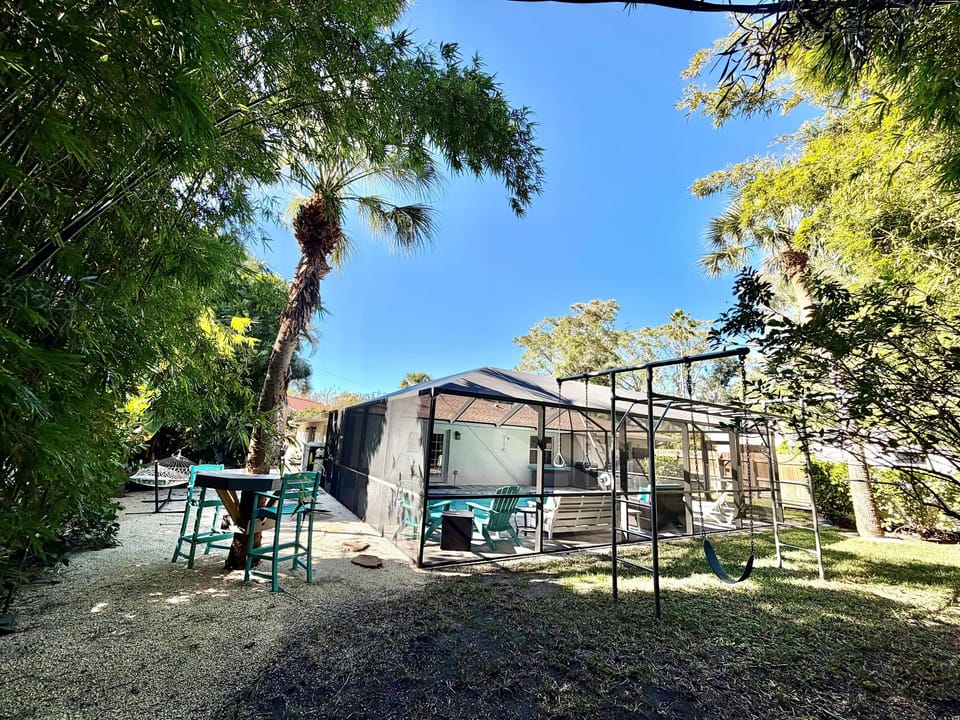Outdoor Tiki Bar, kids playground and Heated Pool 