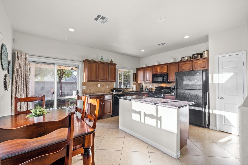 Kitchen/Small Dining Table