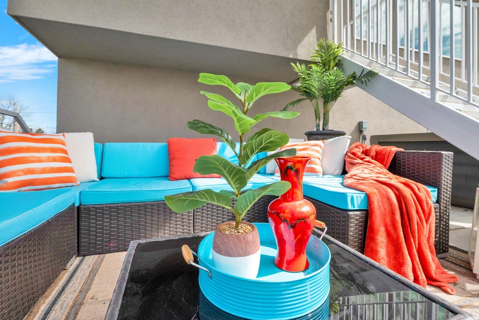 You & your guests will love the  BBQ grill, hot tub, & firepit