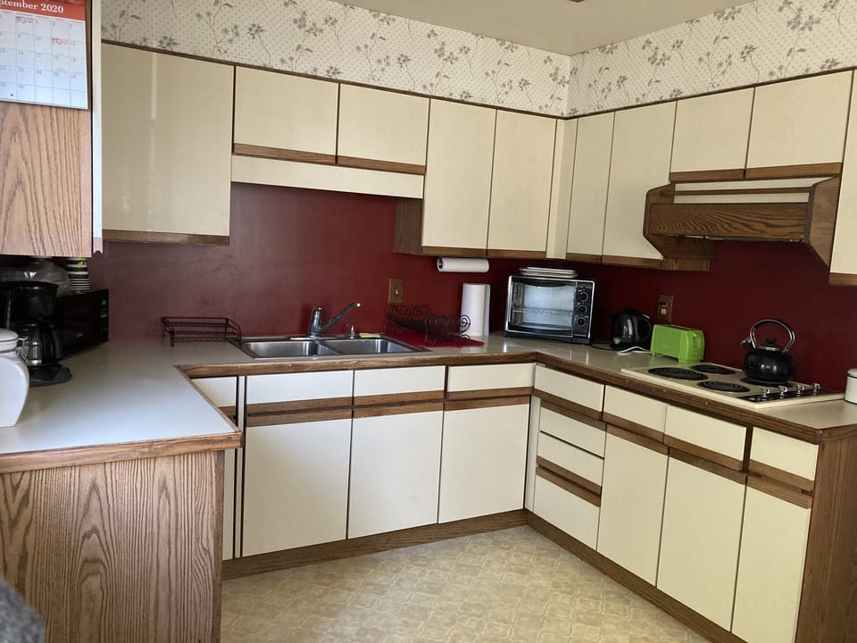 Full kitchen