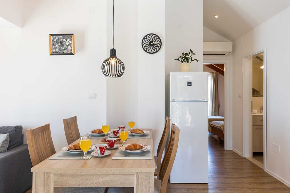 Apartment (Two Bedroom Apartment with Balcony) | Dining room