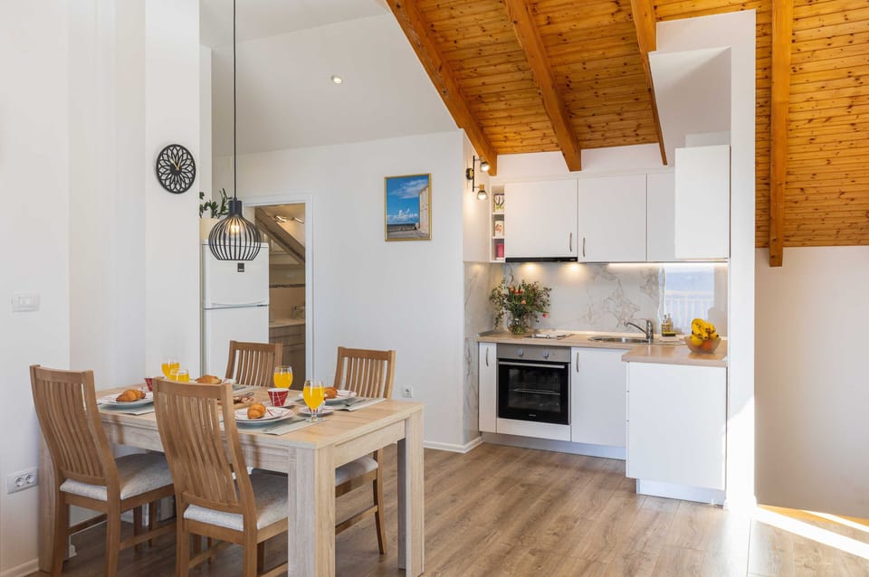 Apartment (Two Bedroom Apartment with Balcony) | Dining room