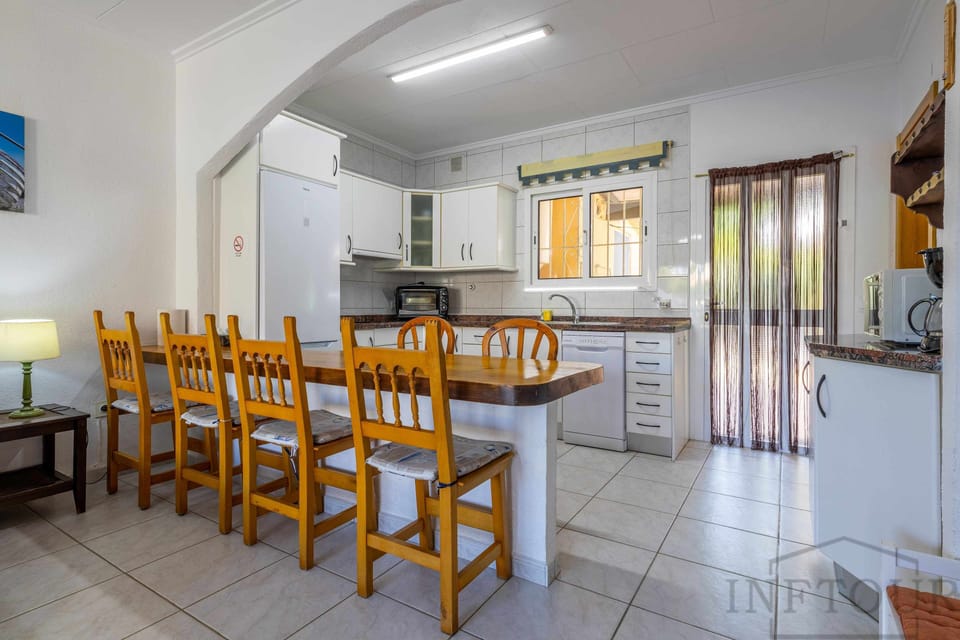 Communal lounge/ TV room,Kitchen or kitchenette,Living room,Dining area