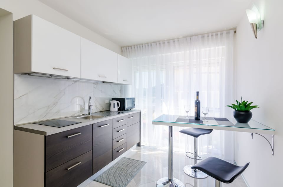 Studio (Apartment Lea - Studio Apartment) | Private kitchen | Fridge