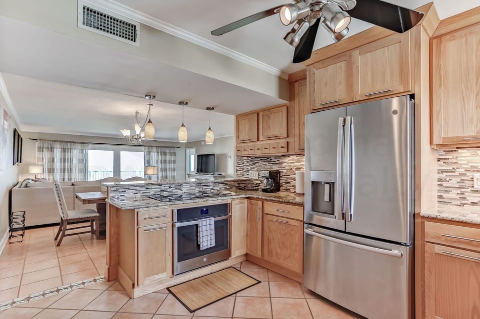 Condo, 3 Bedrooms | Private kitchen | Fridge, oven, coffee/tea maker