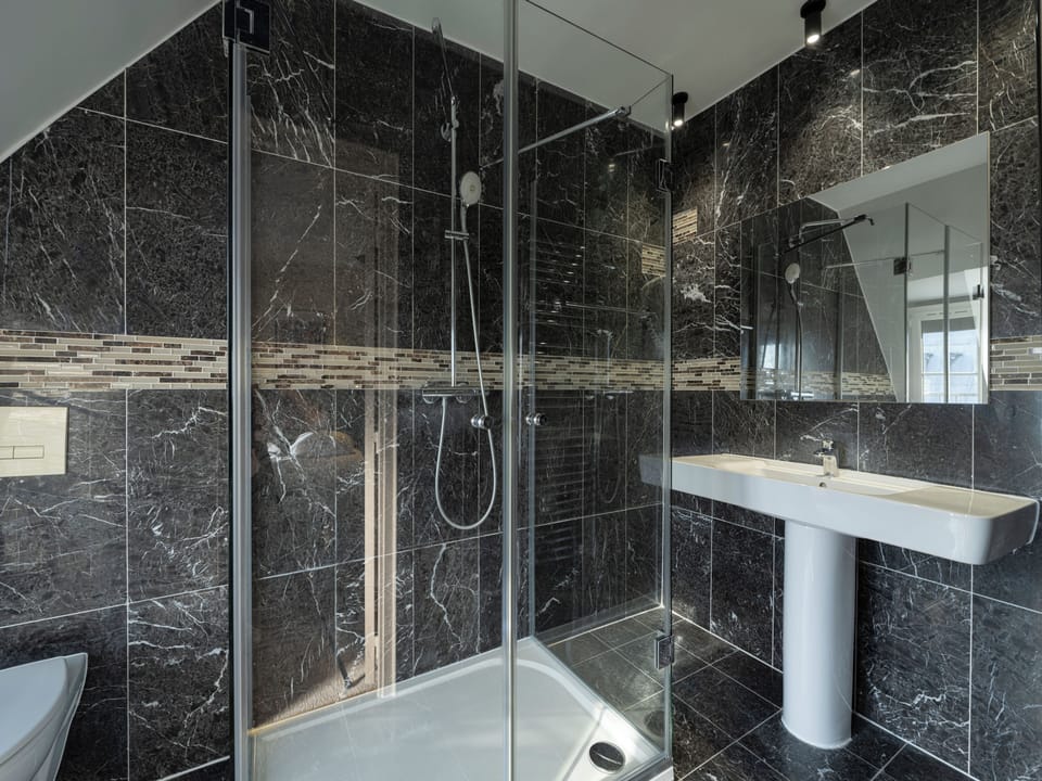 Superior Double Room | Bathroom | Shower, rainfall showerhead, free toiletries, hair dryer