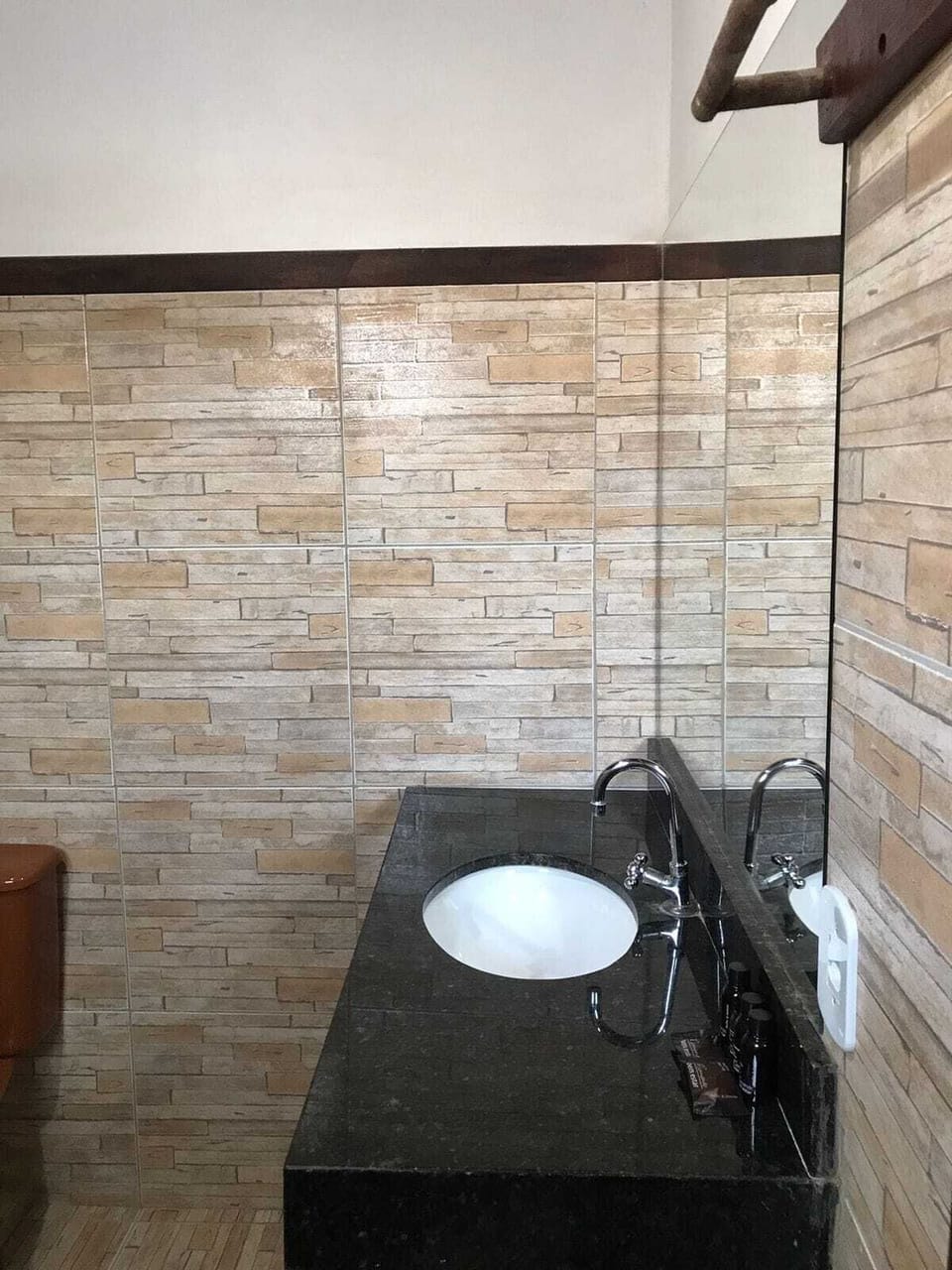 Comfort Double or Twin Room | Bathroom sink