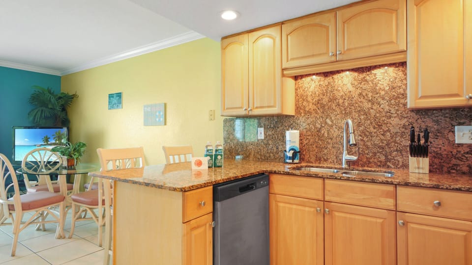 SouthBeachRoom605Kitchen(1)