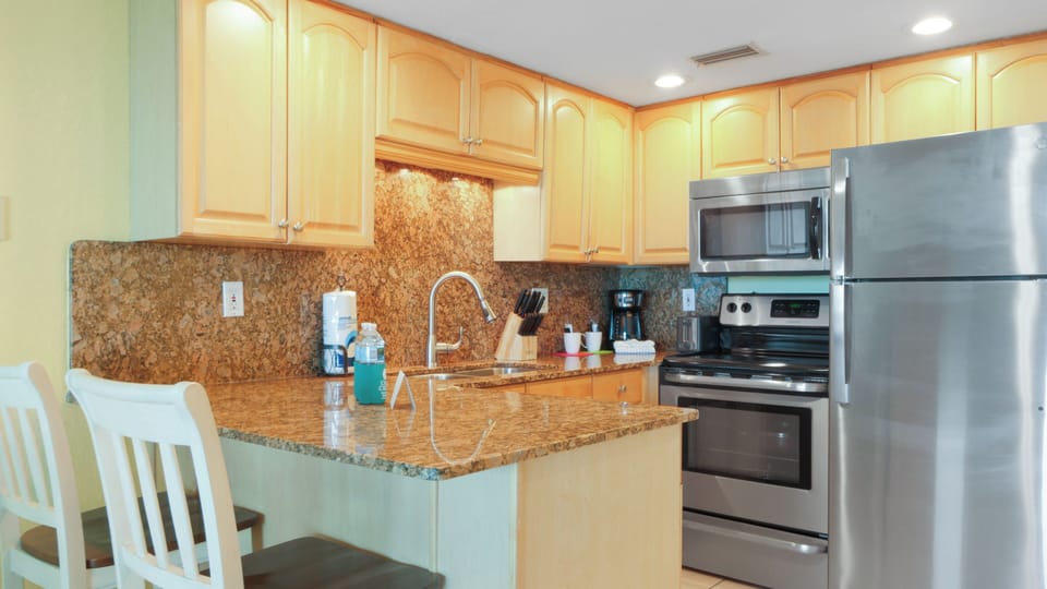 SouthBeachRoom605Kitchen