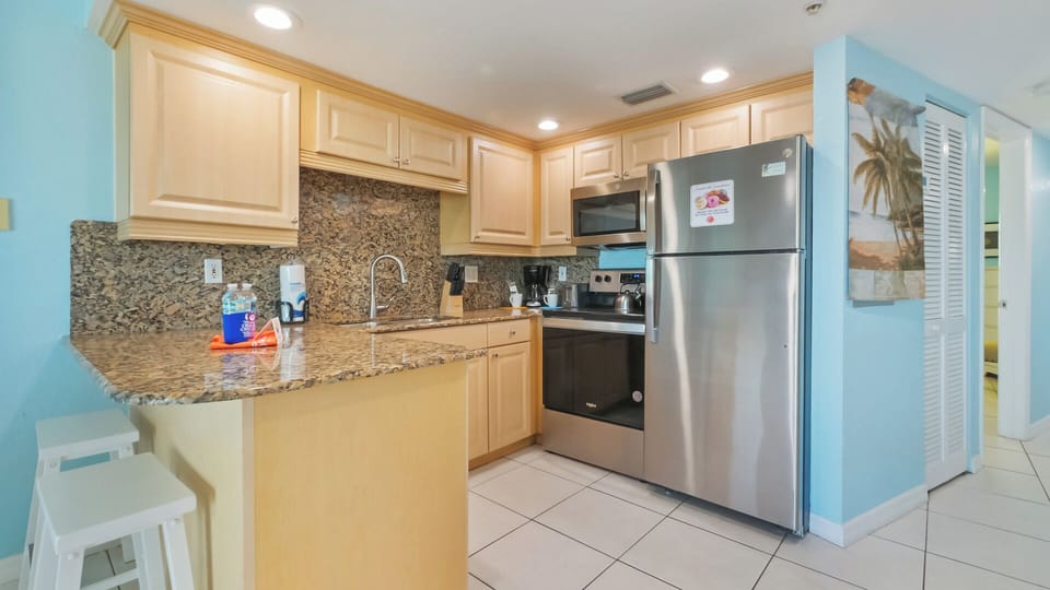 South Beach Room 603 Kitchen