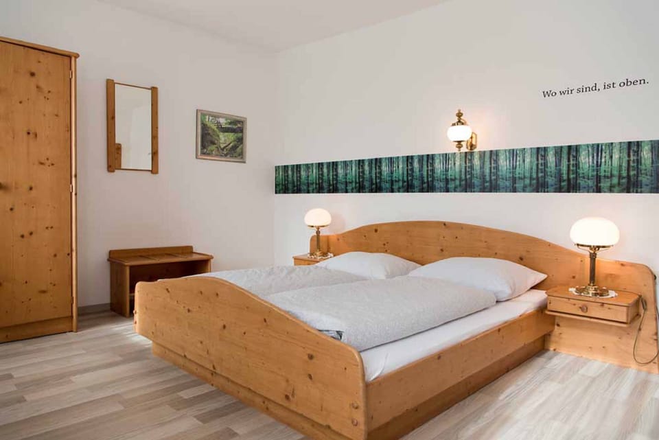 Double Room | WiFi (free), bed sheets