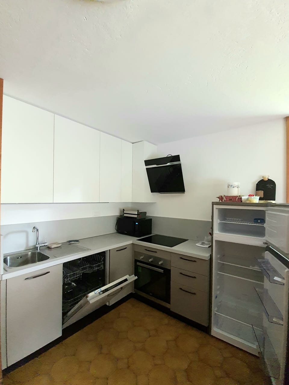 Comfort Apartment | Private kitchen | Coffee/tea maker, cookware/dishes/utensils