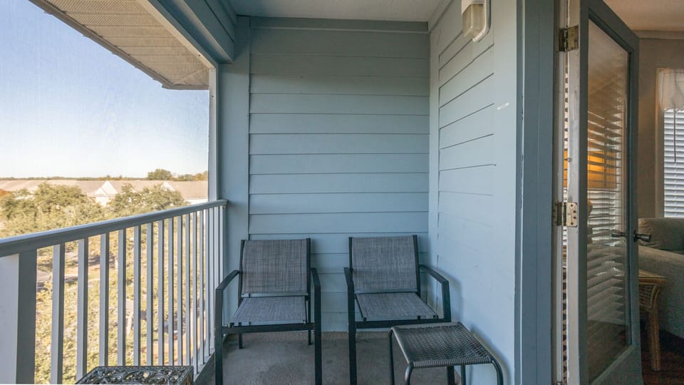 Screened balcony 