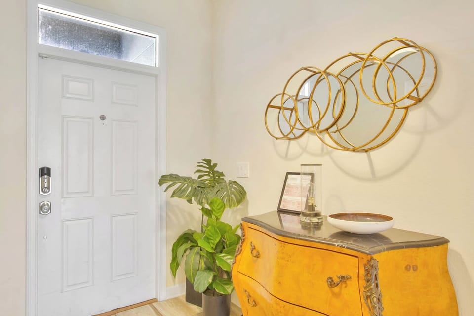 Beautiful 8 bed 5 bath villa located in Champions Gate Resort