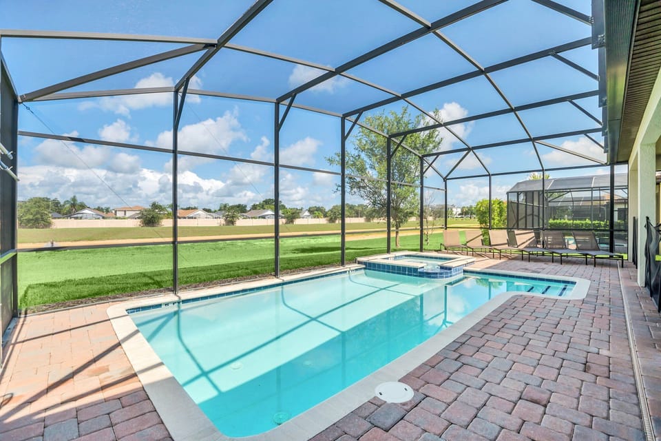 Beautiful 9 bed 5 bath villa located in Champions Gate Resort