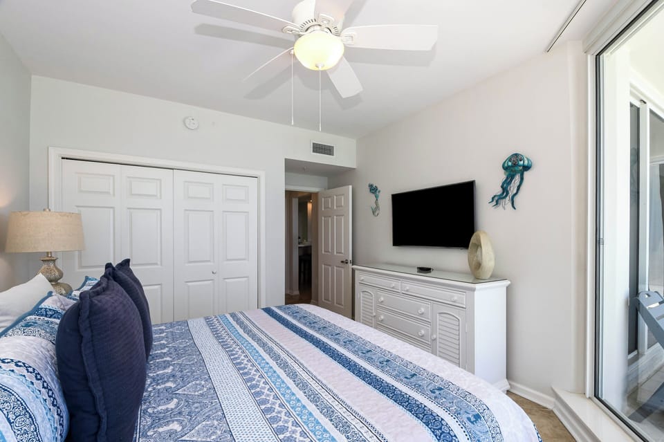 Silver Beach Towers West 1205- Guest Bedroom with Flat Screen TV