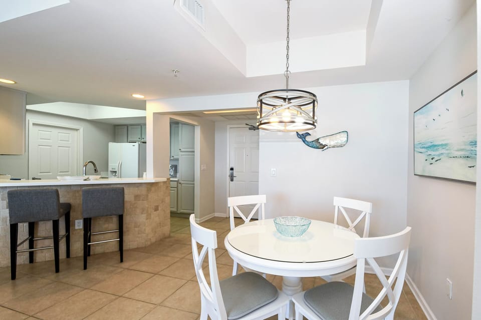 Silver Beach Towers West 1205- Dining Area