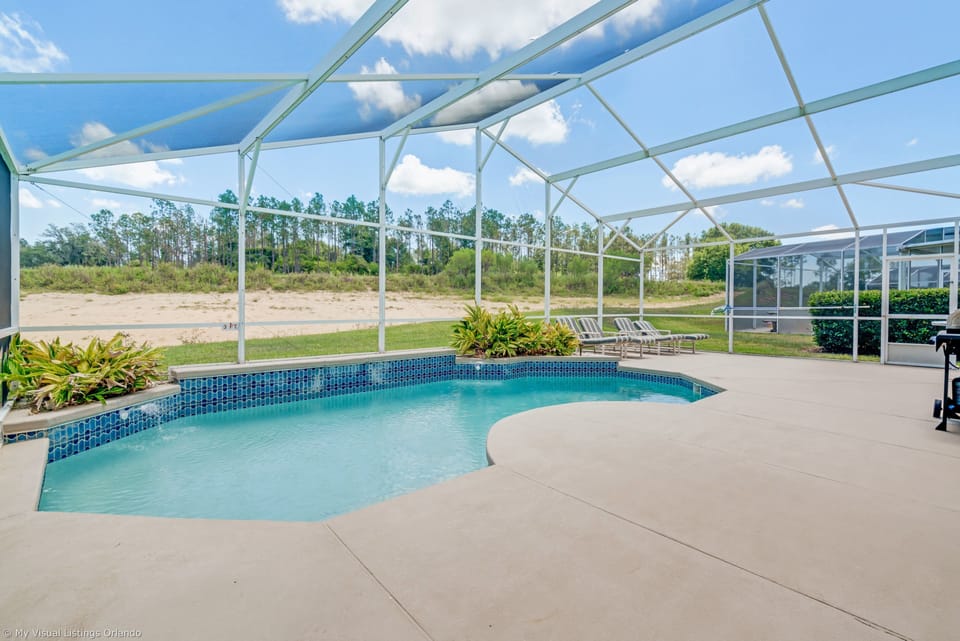 Beautiful 4 bed 2.5 bath villa located in Highlands Reserve