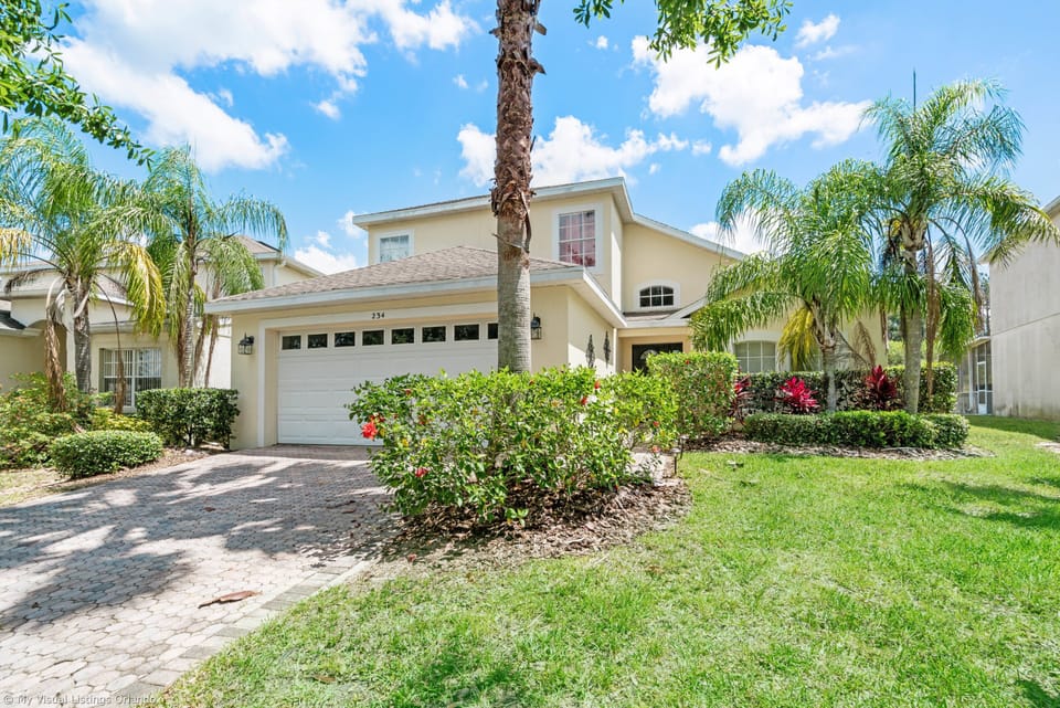 Beautiful 4 bed 2.5 bath villa located in Highlands Reserve