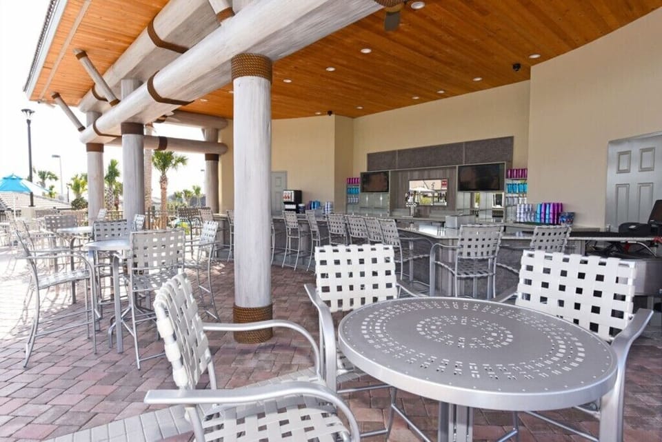 Beautiful 9 bed 5 bath villa located in Champions Gate Resort