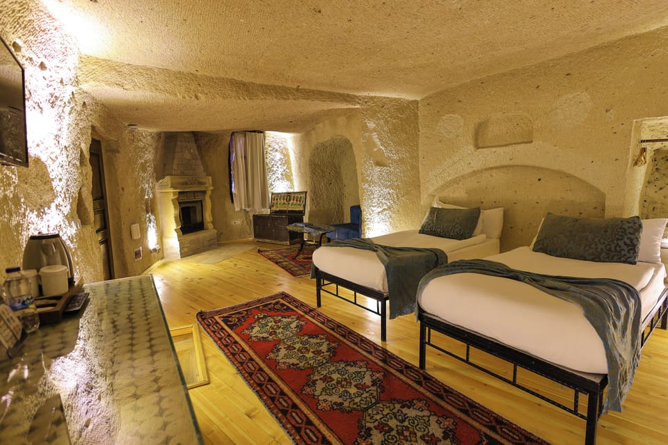 Suite Cave Room | Minibar, individually decorated, individually furnished, soundproofing