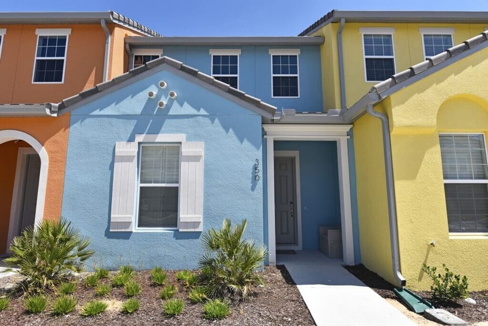 Beautiful 3 bed 2.5 bath townhome located in Festival Resort