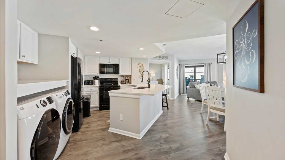 Updated Kitchen with Washer/Dryer